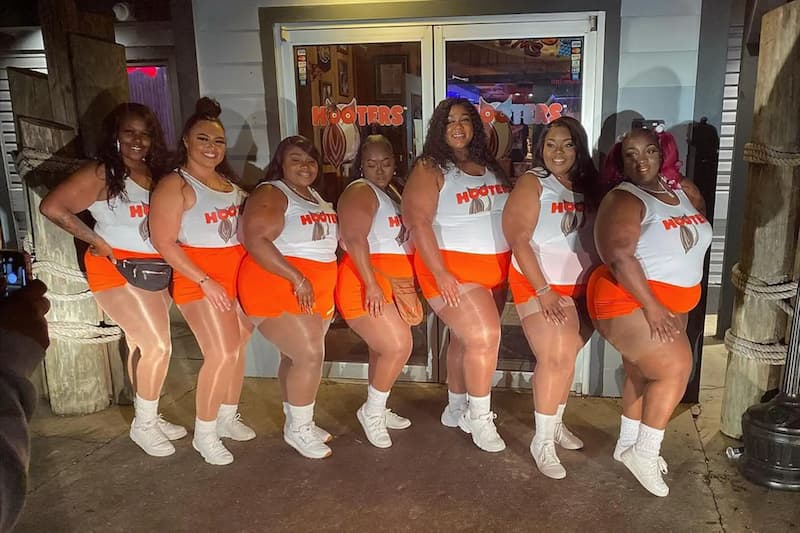 How Old Do You Have To Work At Hooters Is There An Age Limit For Hooters Work Insights